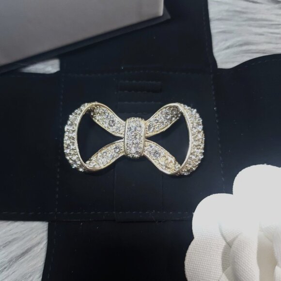 Gorgeous Authentic Classic CC Bow Crystal Brooch - Picture 3 of 8